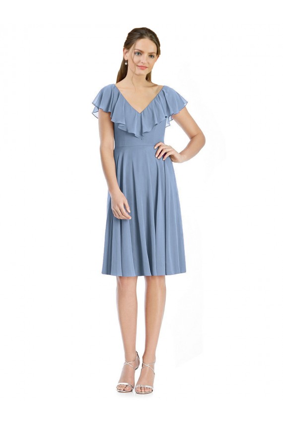 Bleu poussiéreux Trapèze Col V Mousseline Courte Robes demoiselle d'honneur en Ligne